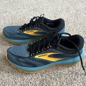Men's / Boys Brooks.